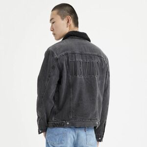 Levi's Embossed Logo Sherpa Lined Trucker Jacket Mens Size L Washed Black Denim